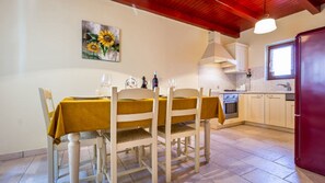 Villa, 2 chambres, piscine privée | Restauration dans la chambre