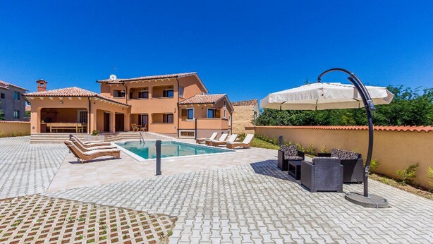 Vila, 6 quartos, piscina particular | Terraço/pátio