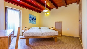 6 habitaciones, caja de seguridad en la habitación y escritorio 