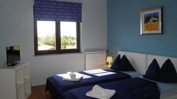 Villa, 4 Schlafzimmer, eigener Pool | 4 Schlafzimmer, Zimmersafe, Schreibtisch, Bügeleisen/Bügelbrett