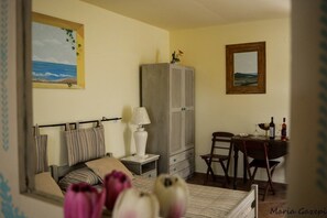 Quarto triplo, vista para o mar | Roupas de cama antialérgicas, individualmente mobiliados, escrivaninha
