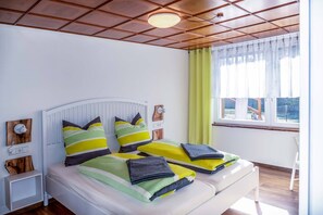 3 soverom, safe på rommet, strykejern/-brett og reiseseng for barn