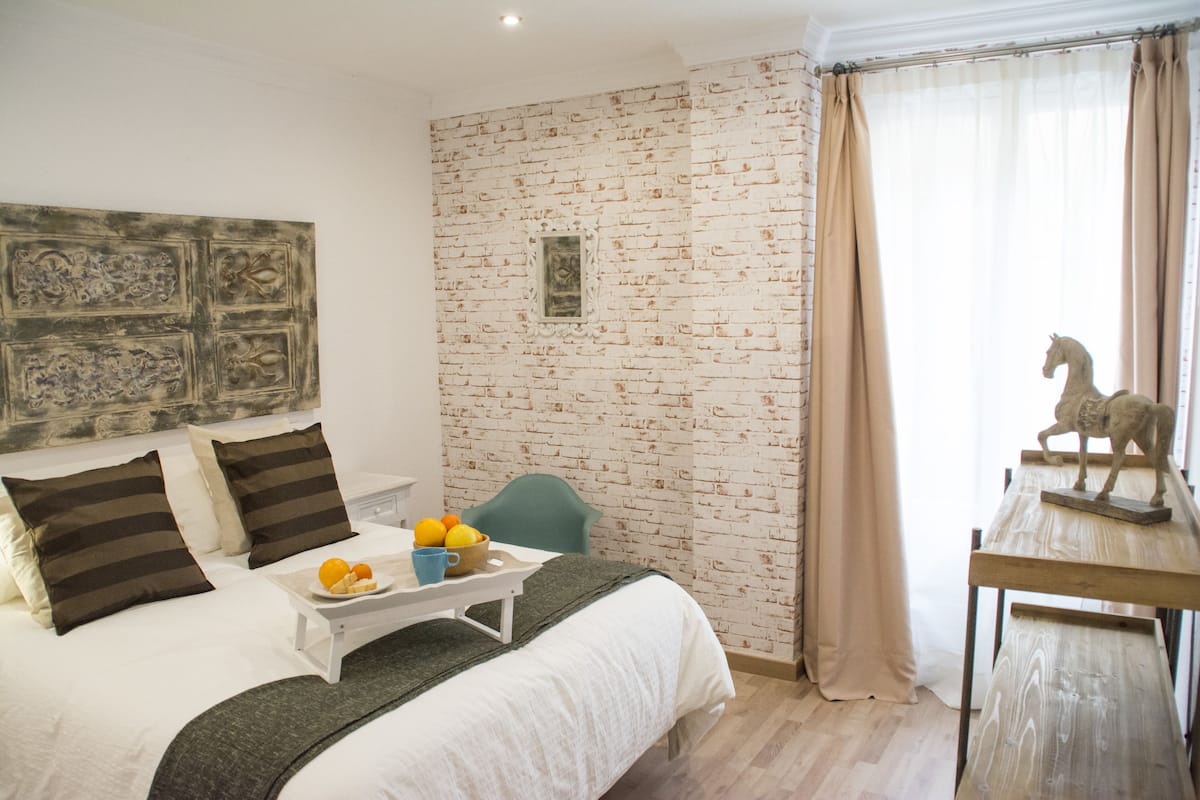 1 bedroom, Egyptian cotton sheets, premium bedding, in-room safe