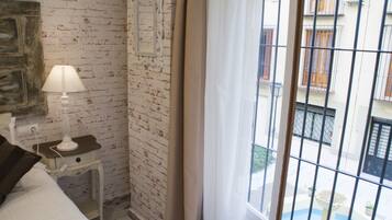 1 sovrum, egyptiska bomullslakan och sängtillbehör av högsta kvalitet