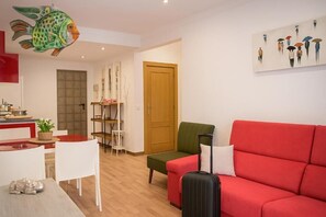 Apartment, Terrasse, Gartenblick (Ground Floor) | Wohnbereich | Flachbildfernseher