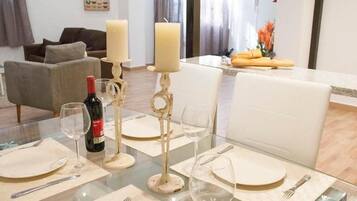 Deluxe Apartment, Patio, Garden View (2nd Level) | Dining