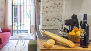 Yksityinen keittiö | Kahvin-/teenkeitin, vedenkeitin, leivänpaahdin, riisinkeitin