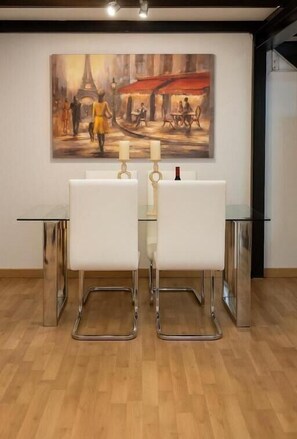 Appartamento Deluxe, patio, vista giardino (2nd Level) | Ristoranti