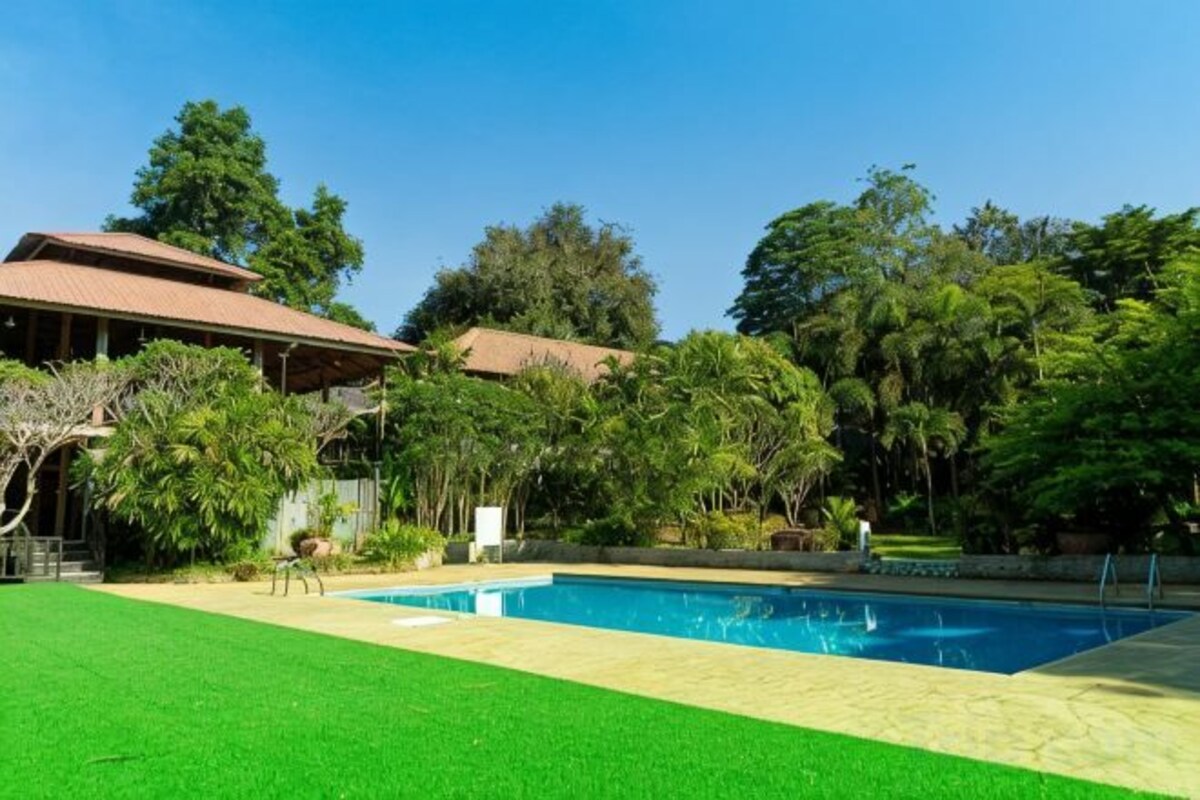 Delux Mountain & Pool View