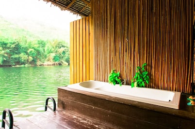 The Hub Erawan Resort