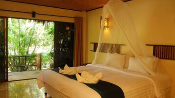 Basic Bungalow (Ban Khwae Noi) | 5 bedrooms, blackout curtains, rollaway beds, free WiFi