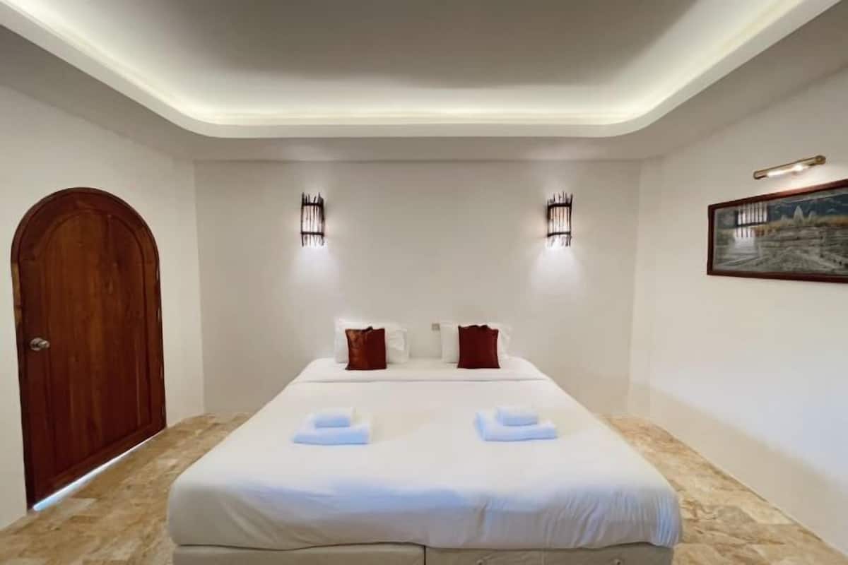 5 habitaciones, cortinas blackout, camas extra y wifi gratis