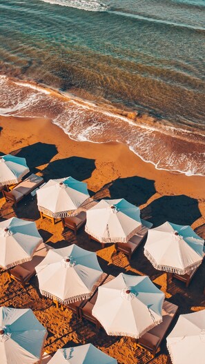 Plage privée, cabana (gratuite), chaise longue, parasol
