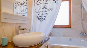 Villa, 5 Bedrooms | Bathroom | Separate tub and shower, free toiletries, hair dryer, towels - Villa Holiday Home Haler (Pula)