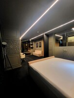 Suíte presidencial | Individually decorated, individually furnished, blackout drapes