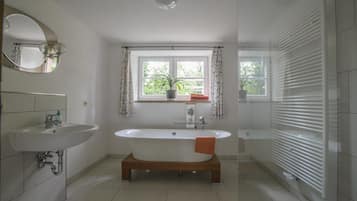 Apartment (Sonnenblume) | Bathroom | Hair dryer, towels