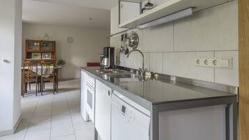 Căn hộ (Ferienhaus Kornblume) | Bếp riêng | Tủ lạnh, bếp nấu, dụng cụ pha cà phê/trà, ấm điện