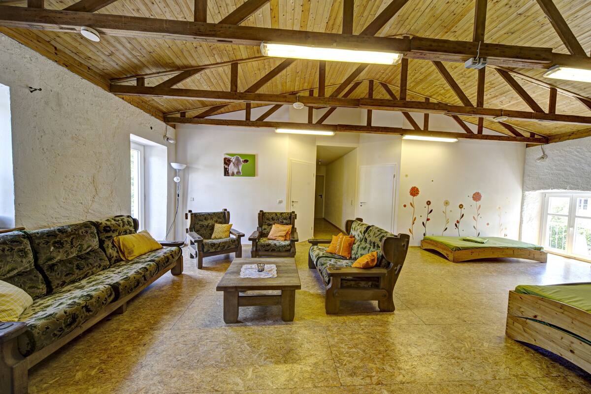Club-Haus, Mehrere Betten, Flussblick (Herberge Heublume) | Wohnzimmer