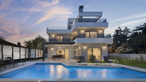 Front of property - evening/night - Villa K (Medulin)