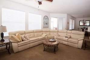 Smart TV, DVD player, video library - Exceptional, on CANAL - WaterFront House, Dock available! Kayaks & Bikes & Pool! (Homosassa)