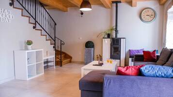 Villa, 5 Schlafzimmer, eigener Pool | Wohnbereich | Flachbildfernseher