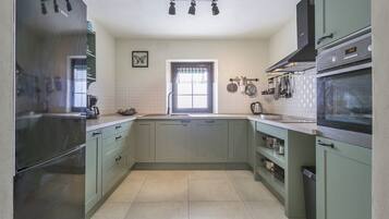 Villa, 5 Bedrooms, Private Pool | Private kitchen | Full-sized fridge, microwave, oven, stovetop