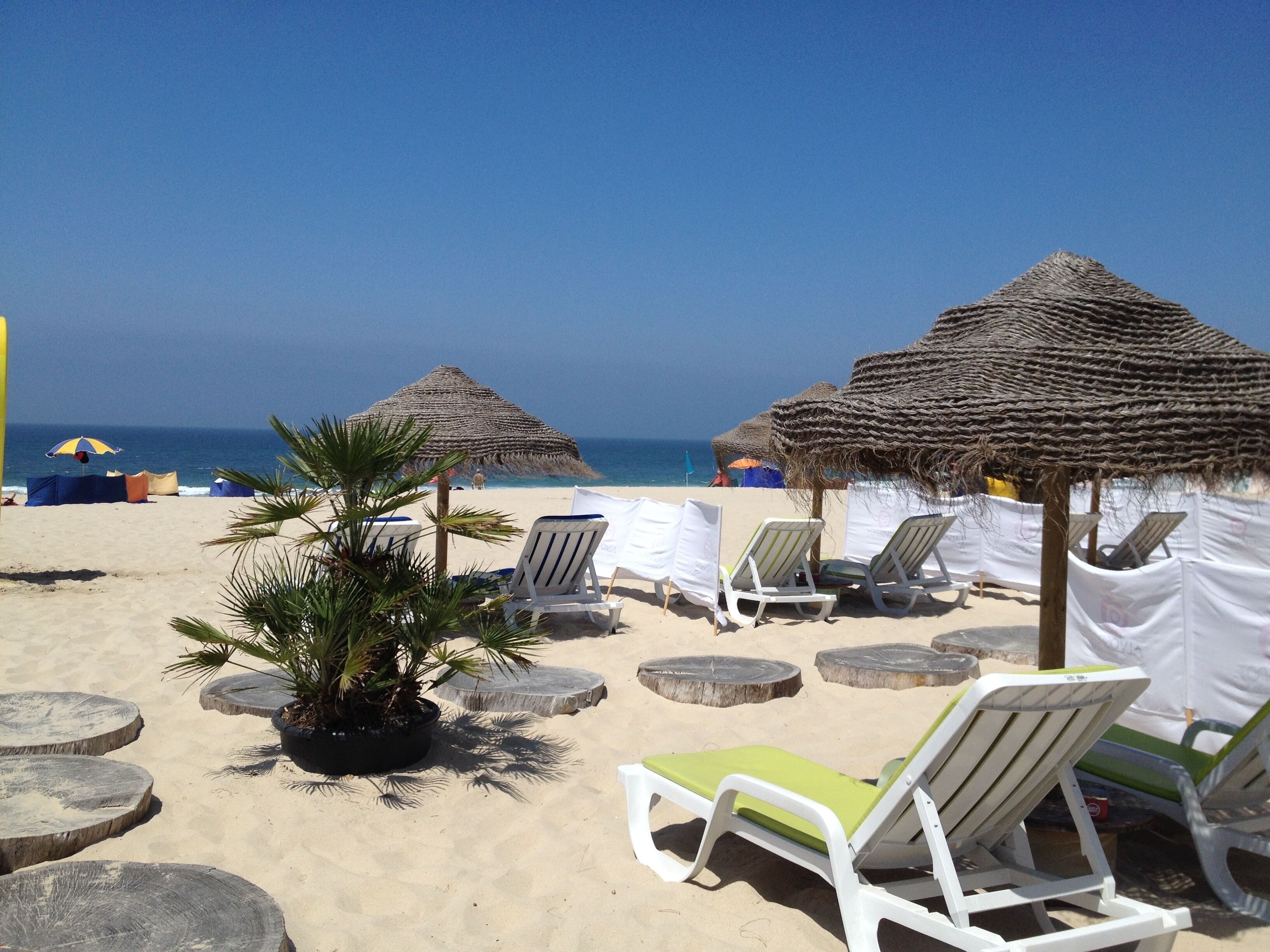 Plage à proximité, chaises longues