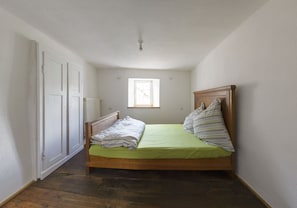 Apartment (Gänseblümchen) | Schreibtisch, Verdunkelungsvorhänge, kostenloses WLAN, Bettwäsche