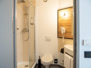 Desk, blackout drapes, free WiFi, bed sheets - Hotel B&B Wrocław Centrum (Wroclaw)