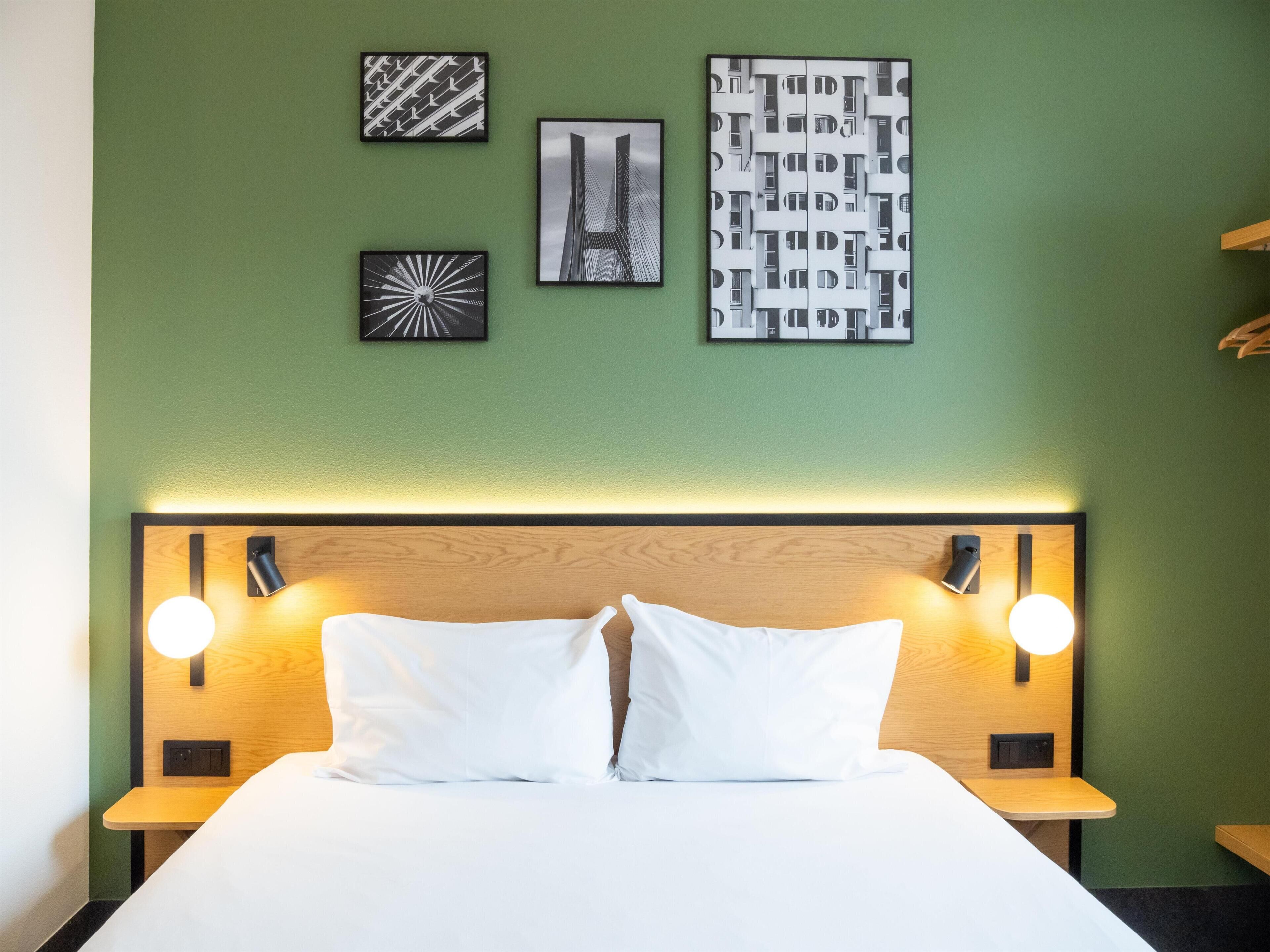 Standard Double Room, 1 Queen Bed, Non Smoking | Desk, blackout drapes, free WiFi, bed sheets