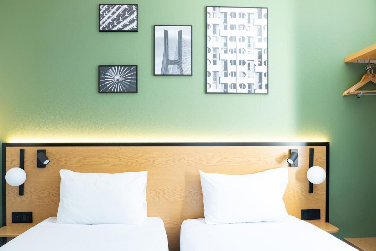 Standard Twin Room, 2 Twin Beds, Non Smoking | Desk, blackout curtains, free WiFi, bed sheets