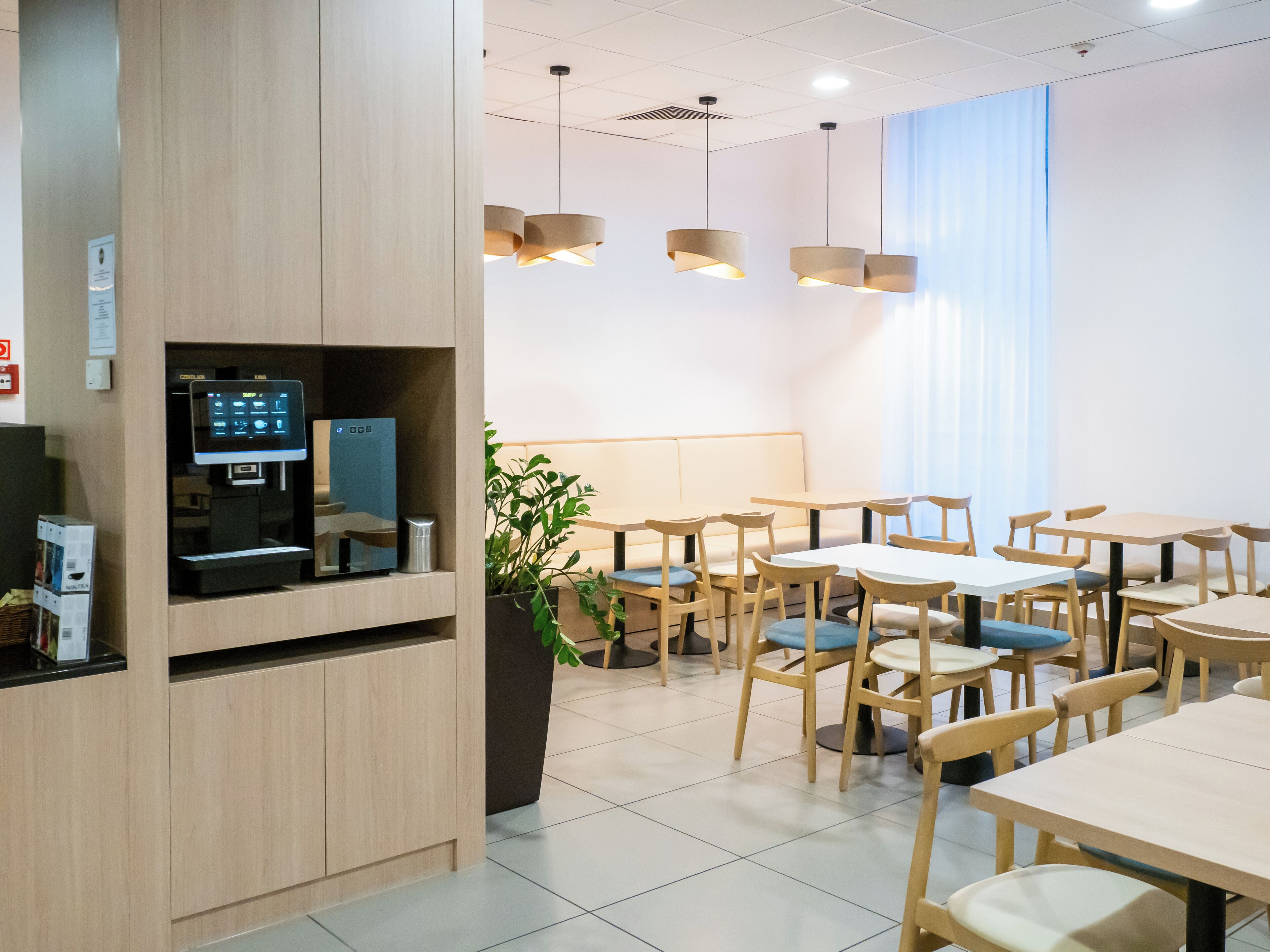 daily buffet breakfast (pln 55 per person)