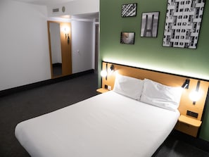 1 bedroom, desk, blackout curtains, free WiFi