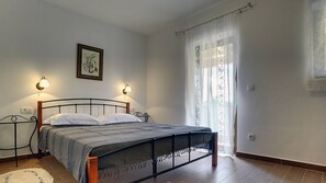 Villa, Multiple Bedrooms, Private Pool | 7 bedrooms, in-room safe, desk, soundproofing - Villa Lucy (Barban)