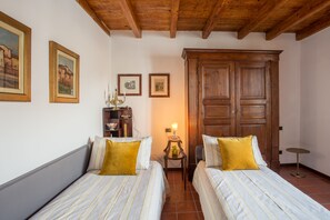 1 bedroom, in-room safe, desk, iron/ironing board