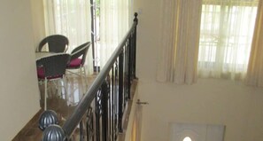 City appartement, 4 slaapkamers, niet-roken | Dineren op de kamer