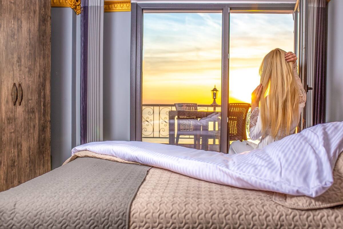 Doppia Standard, vista mare | Biancheria da letto di alta qualità, copriletto in piuma, minibar