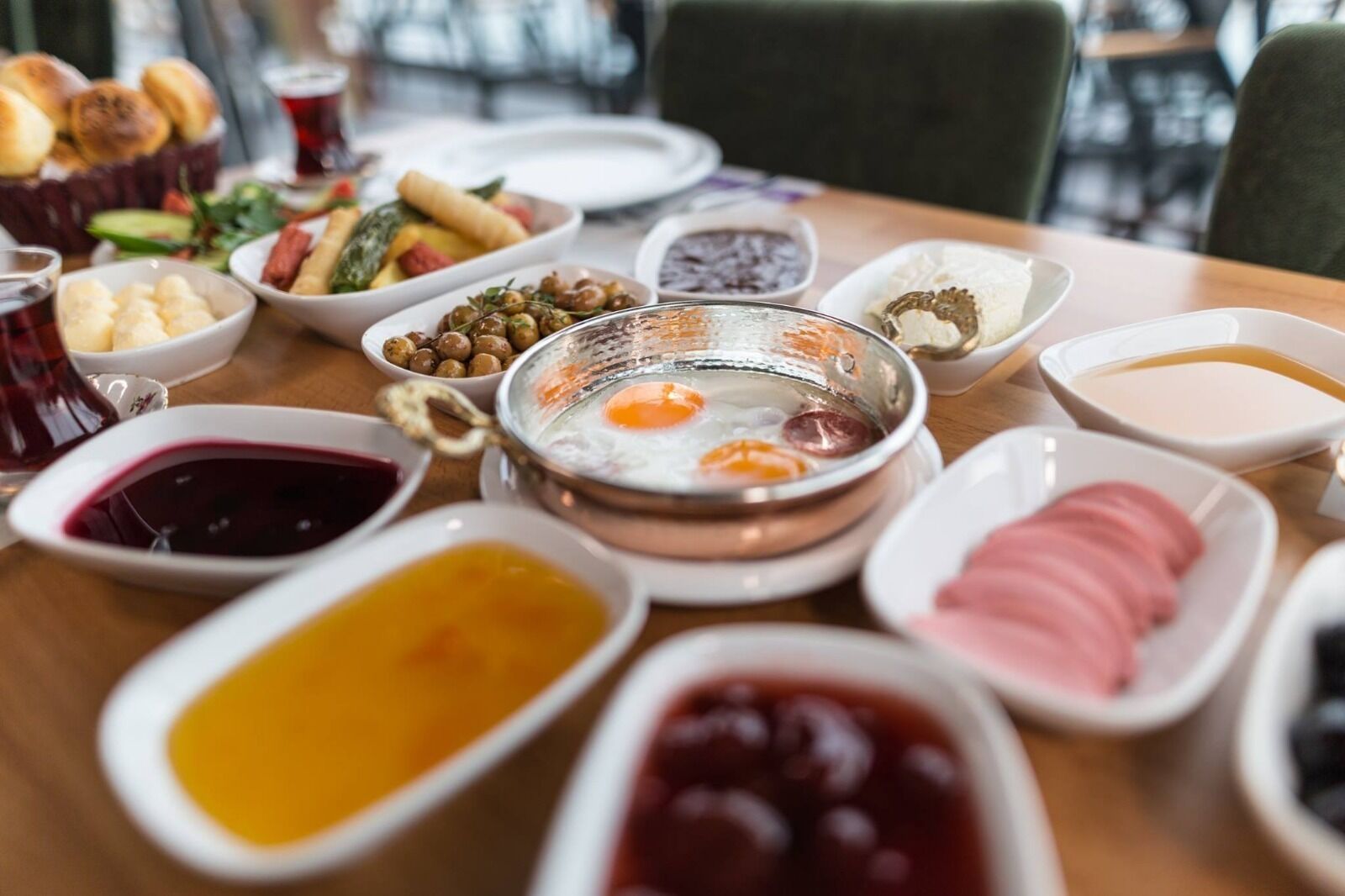 free daily full breakfast