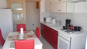 Apartment, 1 Bedroom | In-room dining