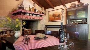 Villa, 2 chambres, piscine privée | Repas dans la chambre