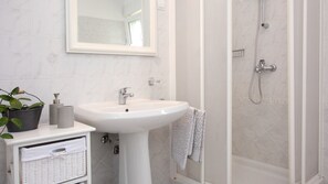 Villa, 2 Bedrooms, Private Pool | Bathroom | Shower, hair dryer, towels