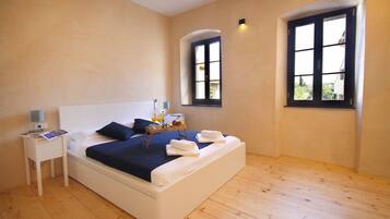 Villa, 4 Schlafzimmer, eigener Pool | 4 Schlafzimmer, Zimmersafe, Schreibtisch, schallisolierte Zimmer