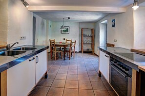 Apartment, Multiple Beds | Private kitchen