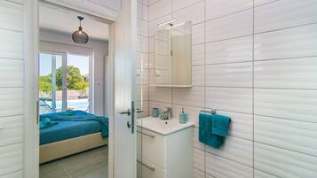 Villa, 3 Schlafzimmer, eigener Pool | Badezimmer | Dusche, kostenlose Toilettenartikel, Haartrockner, Handtücher