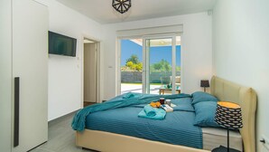 3 bedrooms, in-room safe, desk, iron/ironing board - Villa Florentina (Svetvincenat)