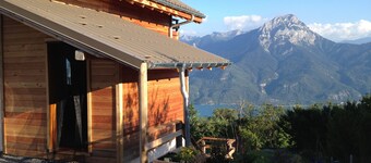 BIOCLIMATIC CHALET MED SPLENDID UTSIKT PĂ
SJĂEN AV SERRE PONCON