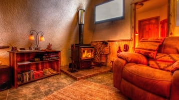 Télévision, lecteur de DVD, livres, vidéothèque