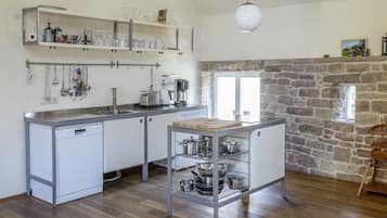 Apartment (Wildrose) | Private kitchen | Fridge, oven, stovetop, dishwasher