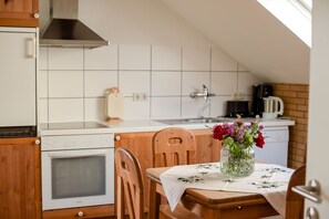 Departamento (Rauchschwalbe) | Cocineta privada | Horno, parrilla de estufa, cafetera y tetera y tetera eléctrica 