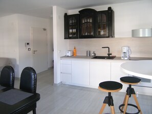 Fridge, microwave, oven, stovetop - Apartments Mon Amour (Dubrovnik)